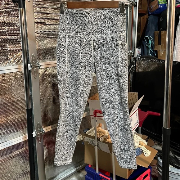 Athleta Pants - Athleta Women 25” Salutation Stash II Textured Tight 631936 Black White Size XS